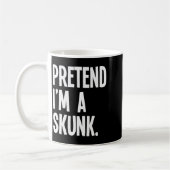 Pretend I'm A Skunk Funny Halloween Party Costume  Koffiemok (Links)
