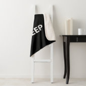 Pretend im | halloween funny party gift sherpa deken (In situ)