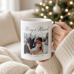 Prettig en getrouwd Kerstmis Huwelijksfoto Koffiemok