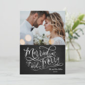 Prettig getrouwd pasgetrouwd 1e kerstfoto feestdagenkaart (Staand voorkant)