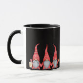 Prettig Kerstfeest Drie Rode Gnome Zwarte Koffiemo Mok (Links)
