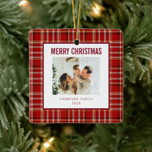 Prettig kerstfeest klassiek rood geruit familiefot keramisch ornament