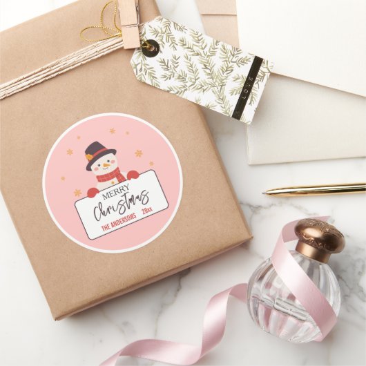 Prettig kerstfeest Leuke sneeuwman roze feestelijk Ronde Sticker (Geschenken)