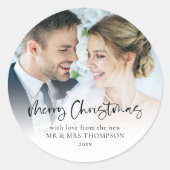 Prettig kerstfeest van pasgetrouwden foto-overlay ronde sticker (Voorkant)