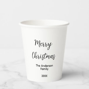 Prettig kerstfeest voeg familienaam jaar tekst aan papieren bekers