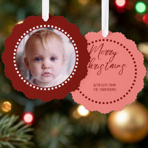 Prettig kerstfeest voeg foto familienaam rood ornament kaart