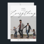 Prettig Klein Alles, Familie Foto Overlay Feestdagenkaart<br><div class="desc">Prettig Klein Alles, Gelukkig Kerstfeest, Prettig Kerstmis. Vier het seizoen met deze familie fotokaart (gedrukt en / of instant download), in moderne eigentijdse zachte romantische script overlay. Het is volledig aanpasbaar en gepersonaliseerd met uw eigen groet boodschappen. Het is eenvoudig, gemakkelijk, maar modern minimalistisch en feestelijk. Dit is de perfecte...</div>