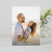 prettige feestdagen Calligrafiescript 2 Foto's Gol Folie Uitnodiging (Staand Voorkant)