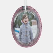 Prettige feestdagen Foto Roze Zilveren Bauble Over Glas Ornament (Voorkant links)