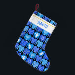 prettige feestdagen Funny Ugly Hannukah Sweaters C Kleine Kerstsok<br><div class="desc">Pas met een naam of een andere tekst aan. Show je liefde voor de feestdagen. Hand getekend door mij! Bekijk mijn winkel voor nog veel meer overeenkomende objecten zoals verpakkingspapier,  kussens,  handdoeken en cadeaubonnen!</div>