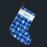 prettige feestdagen Funny Ugly Hannukah Sweaters C Kleine Kerstsok<br><div class="desc">Pas met een naam of een andere tekst aan. Show je liefde voor de feestdagen. Hand getekend door mij! Bekijk mijn winkel voor nog veel meer overeenkomende objecten zoals verpakkingspapier,  kussens,  handdoeken en cadeaubonnen!</div>