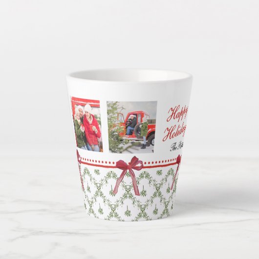 Prettige feestdagen Maretak Red Bow Familiefoto Latte Mok (Voorkant)