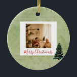 prettige feestdagen met foto Merry-kerstboom Keramisch Ornament<br><div class="desc">Het briefkaart van de groet met uw aanpassingstekst en foto voor de Feestdagen van Kerstmis. U kunt Titel personaliseren van 'Vrolijk Kerstfeest' tot 'Prettige feestdagen' of andere,  uw foto laden en uw wensen aanpassen.</div>