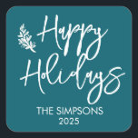Prettige feestdagen Moderne minimalistische script Vierkante Sticker<br><div class="desc">Dit ontwerp kan op het gebied worden gepersonaliseerd dat door de foto en/of tekst te veranderen wordt verstrekt. Of het kan worden aangepast door te klikken deze Sjabloon personaliseert en dan de klik te kiezen om verdere optie aan te passen en de kleur van de achtergrond te schrappen of te...</div>