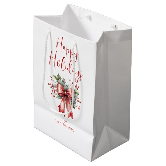 Prettige feestdagen Moderne Scriptnaam Holly Bow Medium Cadeauzakje (Voorkant Gekanteld)
