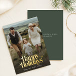 Prettige feestdagen Retro = Kerst Foto Verticaal G<br><div class="desc">Prettige feestdagen Deze Retro Foto Vertical Gold Foil Holiday Kaart Prettige feestdagen biedt een fraai en verfijnd ontwerp met een volledige familiefoto en een grote retro scripttypografie. De casual, maar retro stijl past naadloos bij de natuurlijke omgeving, waardoor het een ideale keuze is voor gezinnen die op zoek zijn naar...</div>