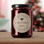 Prettige feestdagen Rustic Faux Kraft Christmas Ja Ronde Sticker<br><div class="desc">Prettige feestdagen Rustic Faux Kraft Bold "Christmas Jam" sticker met donkergrijs hart, tekst in donkergrijs tegen een kraft-achtige patroonachtergrond. Het is perfect voor het labelen van wat je hebt gemaakt. Personaliseer het door de tekst van de tijdelijke aanduiding te vervangen. Voor meer opties, zoals het wijzigen van het lettertype, de...</div>