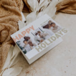 Prettige feestdagen Vet Modern<br><div class="desc">Prettige feestdagen Stuur warme wensen dit vakantieseizoen met deze unieke en leuke, gedurfde moderne kaart. Het eenvoudige en minimalistische ontwerp bevat boho-geïnspireerde elementen in lichtroze, pastelkoraal, salie groen, blush en perzikkleur. Vier de feestelijke geest van december, dit ontwerp brengt een vrolijke en leuke touch aan elke gelegenheid. De felle bleke...</div>