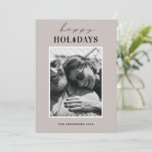 Prettige feestdagen €? | Warm licht taupe kerstfot Feestdagenkaart (Staand voorkant)