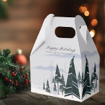prettige feestdagen Winterbomen Modern Kerstfeest Bedankdoosjes<br><div class="desc">Een mooie winterscène van een sneeuw vol bos met donkergroene sparren en vezel en een bleke grijze hemel versiert deze feestelijke feestdoos voor een bruiloft of kerstgala. Deze moderne tekening van een sneeuwachtig natuur landschap is perfect voor een avond in december of januari.</div>