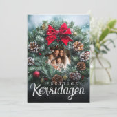 Prettige Kerstdagen Foto Kerstkrans Dennenappels Feestdagenkaart (Staand voorkant)