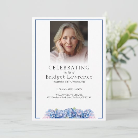 Pretty Blue Hydrangea Celebrating Life - Funeral Programmakaart (Staand voorkant)