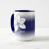 Pretty Blue White Flower Drawing Custom Name Mok (Voorkant links)