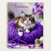 Pretty Cat with Purple Flowers and Yarn   Planner (Voorkant)