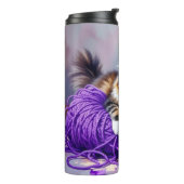 Pretty Cat with Purple Flowers and Yarn   Thermosbeker (Gedraaid links)