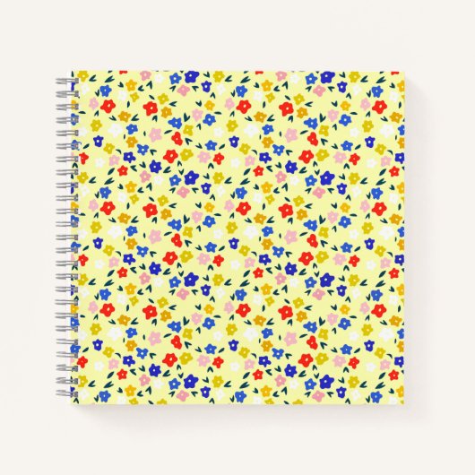 Pretty Dainty Cute Floral on Pastel Yellow Notitieboek (Voorkant)