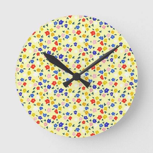 Pretty Dainty Cute Floral on Pastel Yellow Ronde Klok (Voorkant)