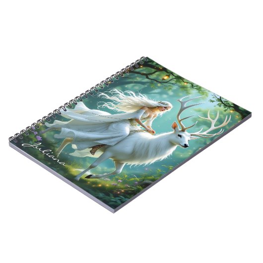 Pretty Fairy and White Deer in Enchanted Forest Notitieboek (Linkerzijde)