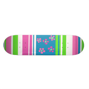 Pretty Girls Skateboard 1 door Hannah
