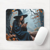 Pretty Halloween Witch Texting on a Cell Phone Muismat (Met muis)