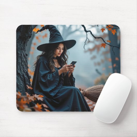 Pretty Halloween Witch Texting on a Cell Phone Muismat (Met muis)