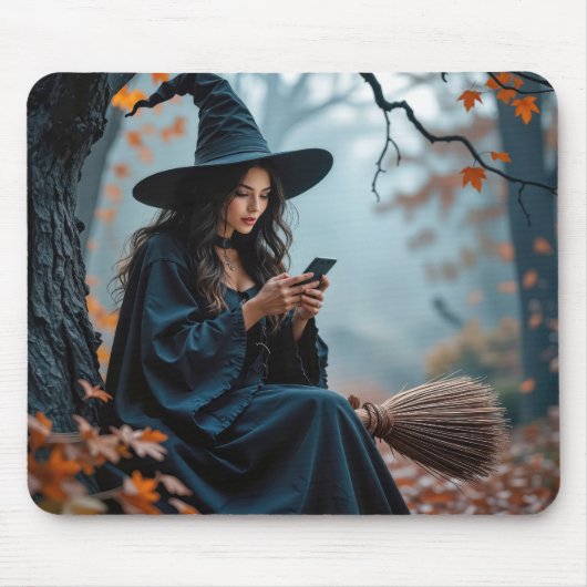 Pretty Halloween Witch Texting on a Cell Phone Muismat (Voorkant)
