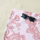 Pretty in Pink Victorian Damask Watercolor Pattern Strandlaken (In situ)