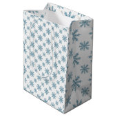Pretty retro snowflake pattern blues watercolor medium cadeauzakje (Achterkant Gekanteld)
