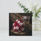 Pretty Roses on a Rustic Chair   Kaart (Staand voorkant)