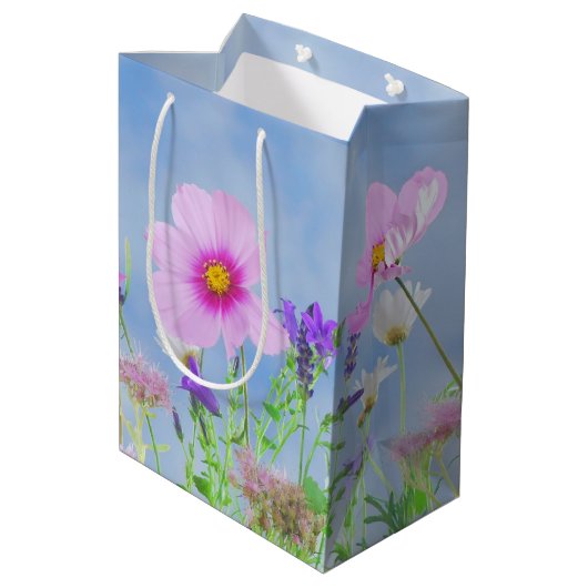 Pretty Spring Wild Flowers Medium Cadeauzakje (Achterkant Gekanteld)