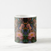 Pretty white orange cat in floral garden koffiemok (Center)