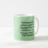 Priceless vrijwilligers koffiemok (Voorkant rechts)