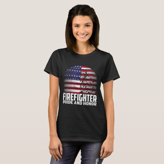 Pride And Honor Fireman Gift Proud Firefighter Quo T-shirt (Voorkant volledig)