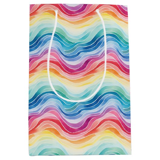 Pride golvende regenboog strepen patroon wijn, kle medium cadeauzakje (Voorkant)