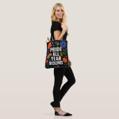 Pride het hele jaar door LGBTQ+ Regenboogontwerp Tote Bag (Op model)