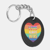 Pride homo- liefde wint altijd. Regenboogkleur. Sleutelhanger (Voorkant Links)