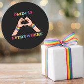 Pride is overal ronde sticker