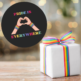Pride is overal ronde sticker