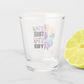 Pride kleuren blijven ware woordkunst shot glas (Achterkant)
