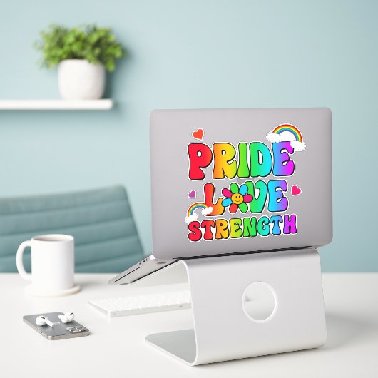 Pride Love Sterke Rainbow Sticker (Laptop op bureau)
